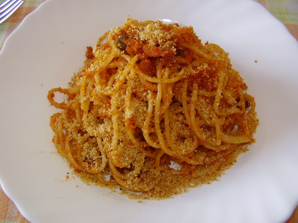 Pasta al sugo di acciughe rosse