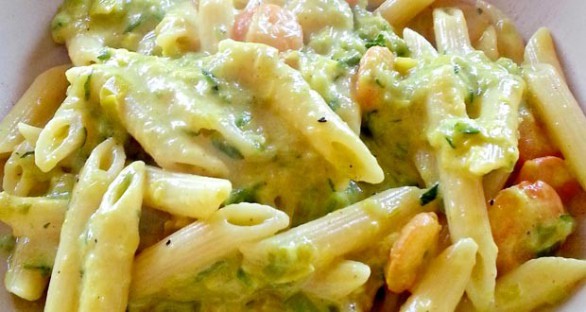Pasta alla crema di porri, curry e gamberi