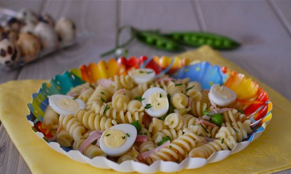 Pasta ovetto e prosciutto