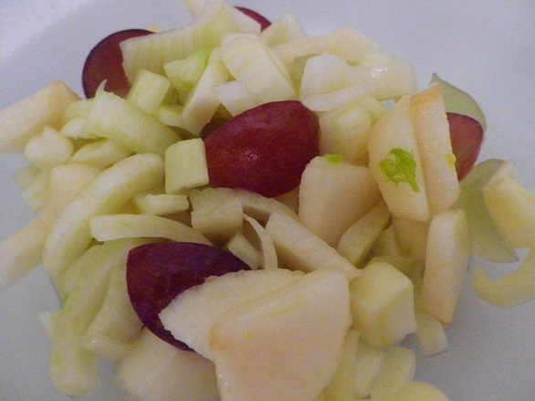 Insalata di pere con caciotta e uva