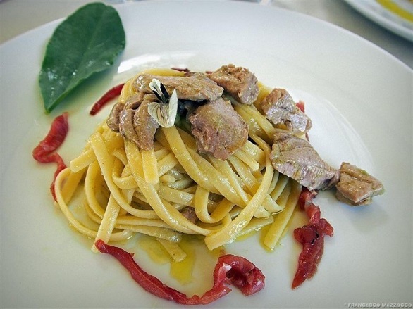 Linguine con ventresca di tonno