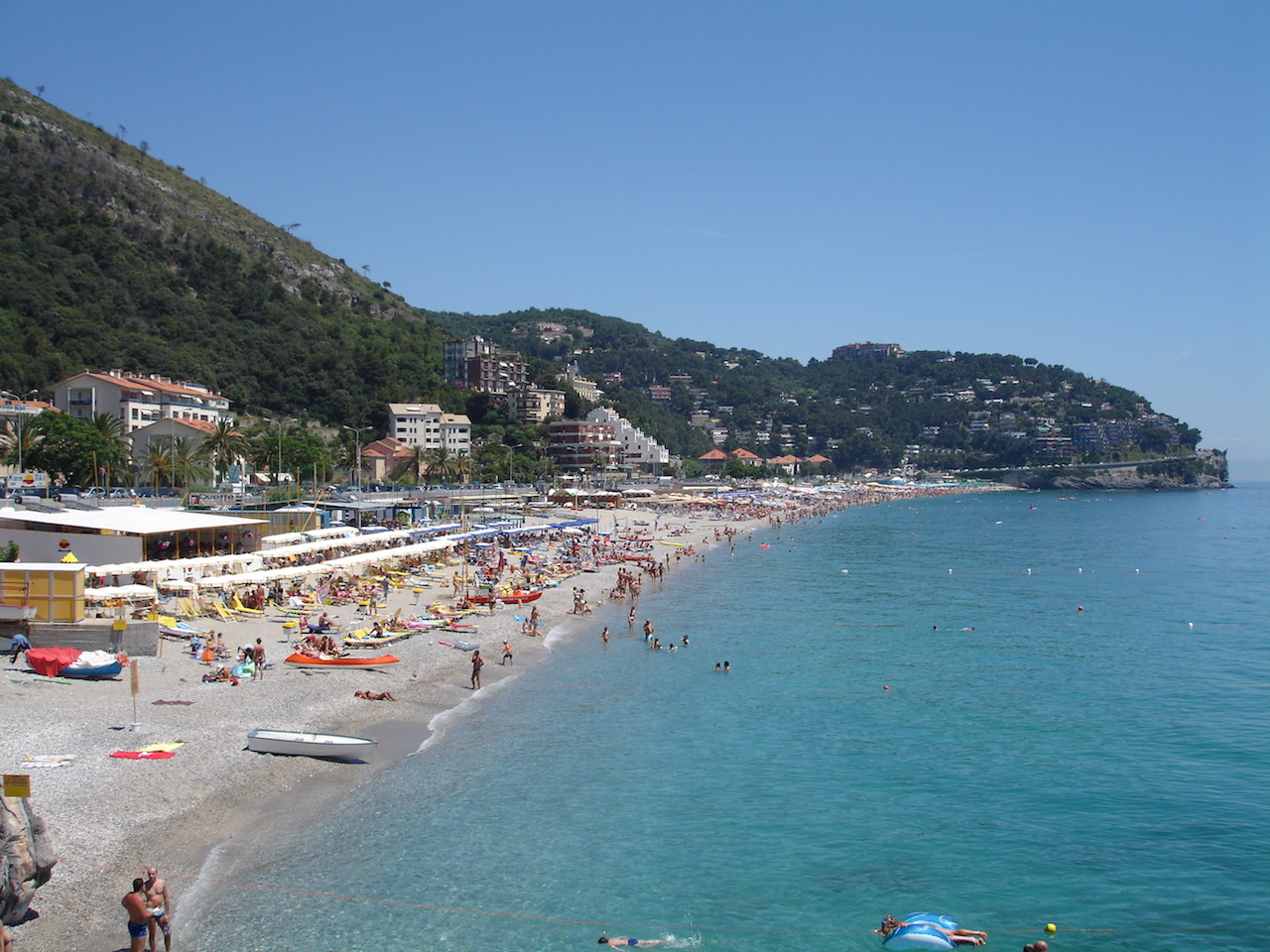 Litorale sabbioso e mare cristallino di Spotorno