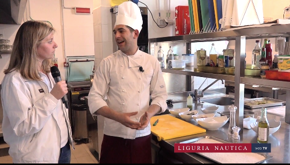 Video ricetta: Acciughe con peperoni cotte su sale