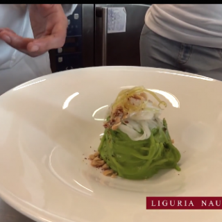 Video-ricetta-spaghetti-gragnano-pesto-spinaci-crudo-seppiole
