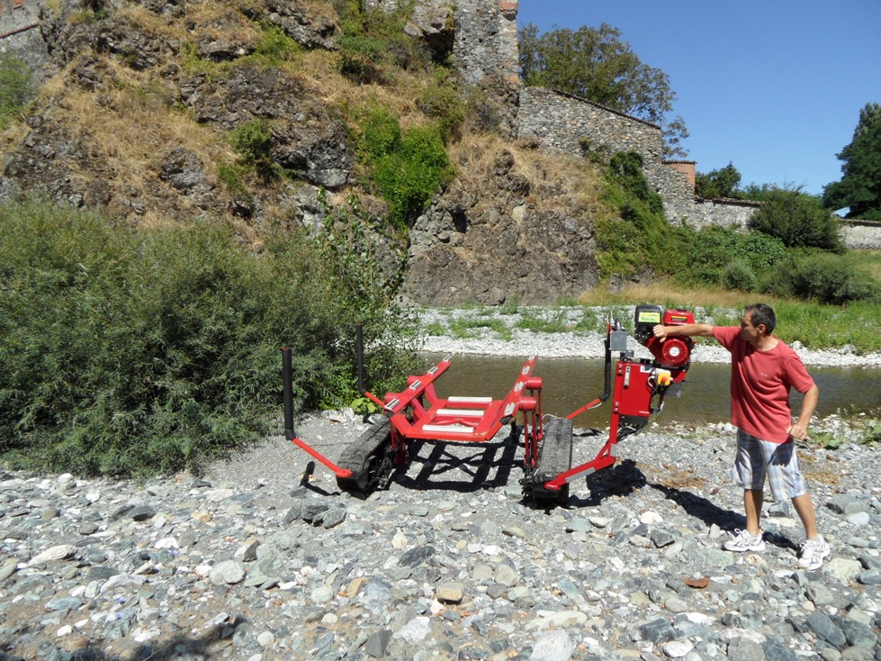 Al Varo, carrello posizionato lungo un fiume