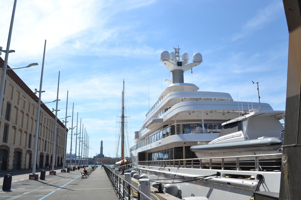 Il mega yacht Musashi in tutta la sua lunghezza