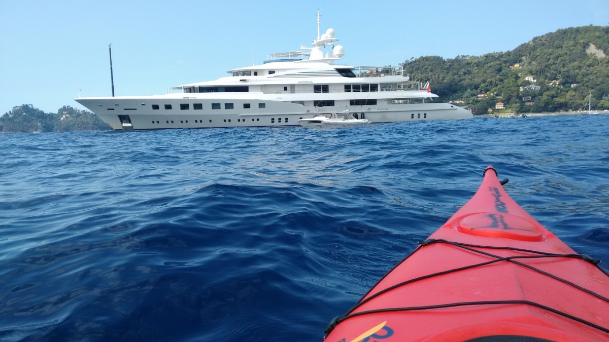 Megayacht Axioma: ecco le nostre foto esclusive da kayak