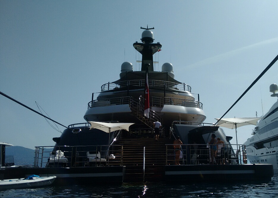 Megayacht Phoenix 2 a Portofino: foto a poppa