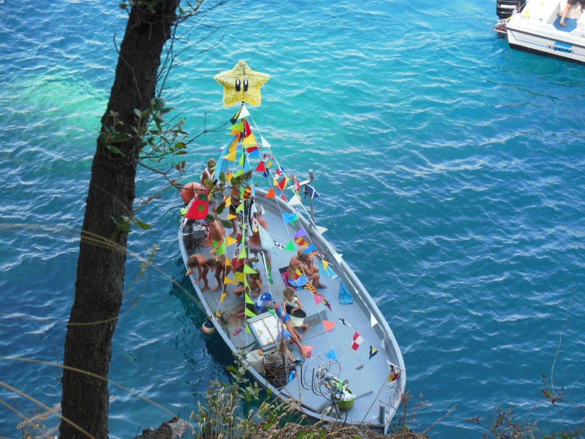 Barca agghindata a festa per la Stella Maris 2017 a Camogli