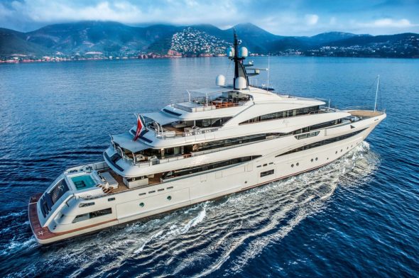 Foto di CRN CLOUD 9 in navigazione. E' lungo ben 74 metri e debutterà al Monaco Yacht Show 2017