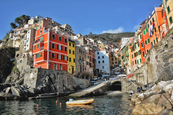 Riomaggiore, nelle Cinque Terre, tra le mete delle proposte di Welconboat