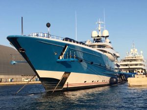 Madame Gu ormeggiato a Genova