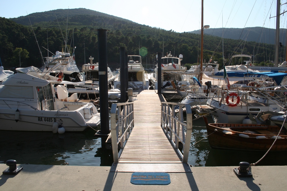 Molo barche del Marina del Ponte