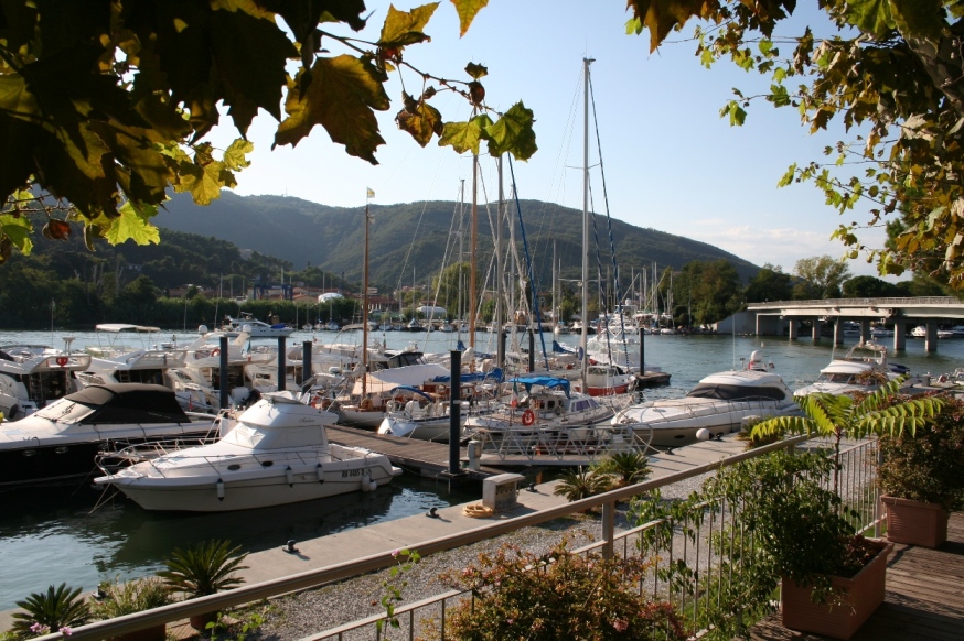 Barche ormeggiate al Marina del Ponte 