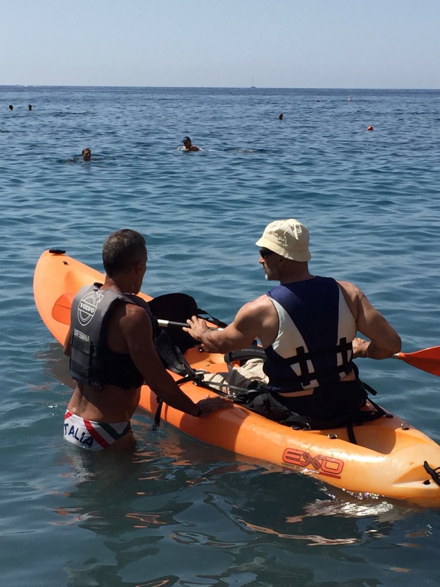 Una partenza in kayak da Camogli nell'ambito del progetto New Social Sea dedicato alle persone con disabilità