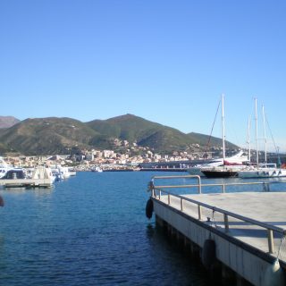 Panorama di Varazze con vista sul porto