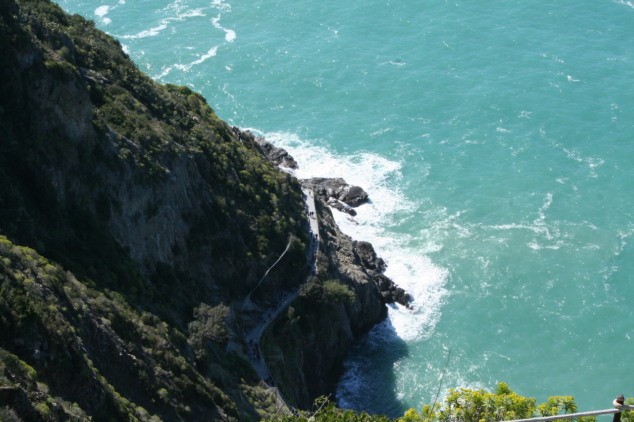 Promontorio con sentiero sul mare delle Cinque Terre