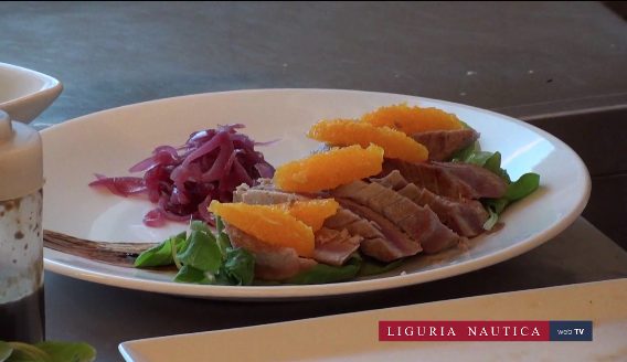 Video ricetta - Tonno scottato con cipolla di Tropea e riduzione di aceto balsamico