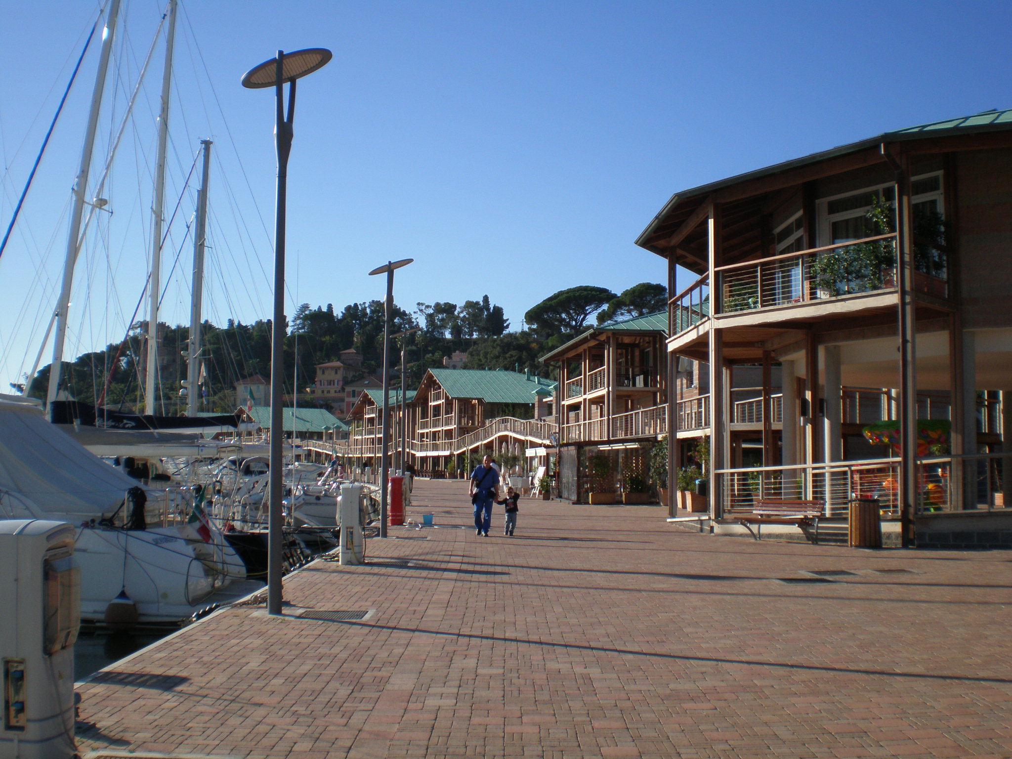 Passeggiata mare all'ingresso del porto di Varazze