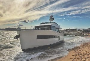 Yachting Festival Cannes 2017: incidente in mare