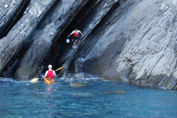AMP Clean Up 2017: i volontari in azione con i kayak per recuperare i rifiuti tra Camogli e Niasca