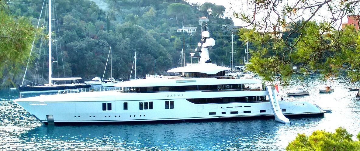 Megayacht Hasna: foto panoramica dell'unità