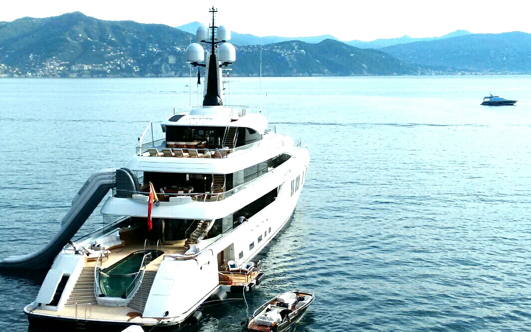 Megayacht Hasna nel Golfo del Tigullio