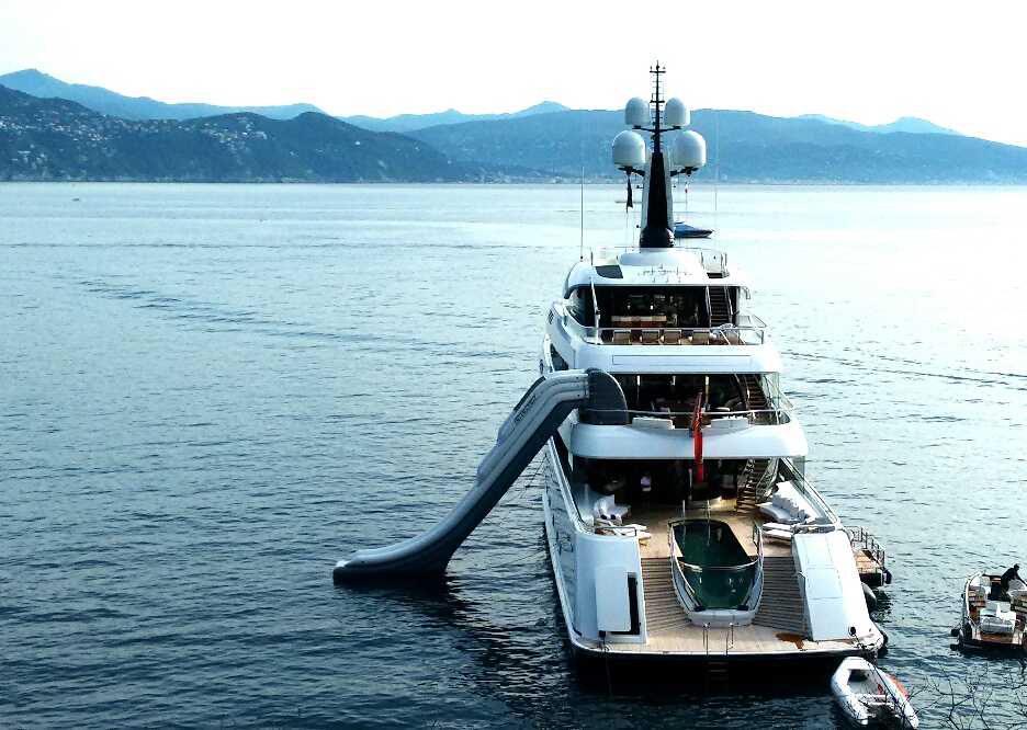 Megayacht Hasna a Portofino: foto a poppa