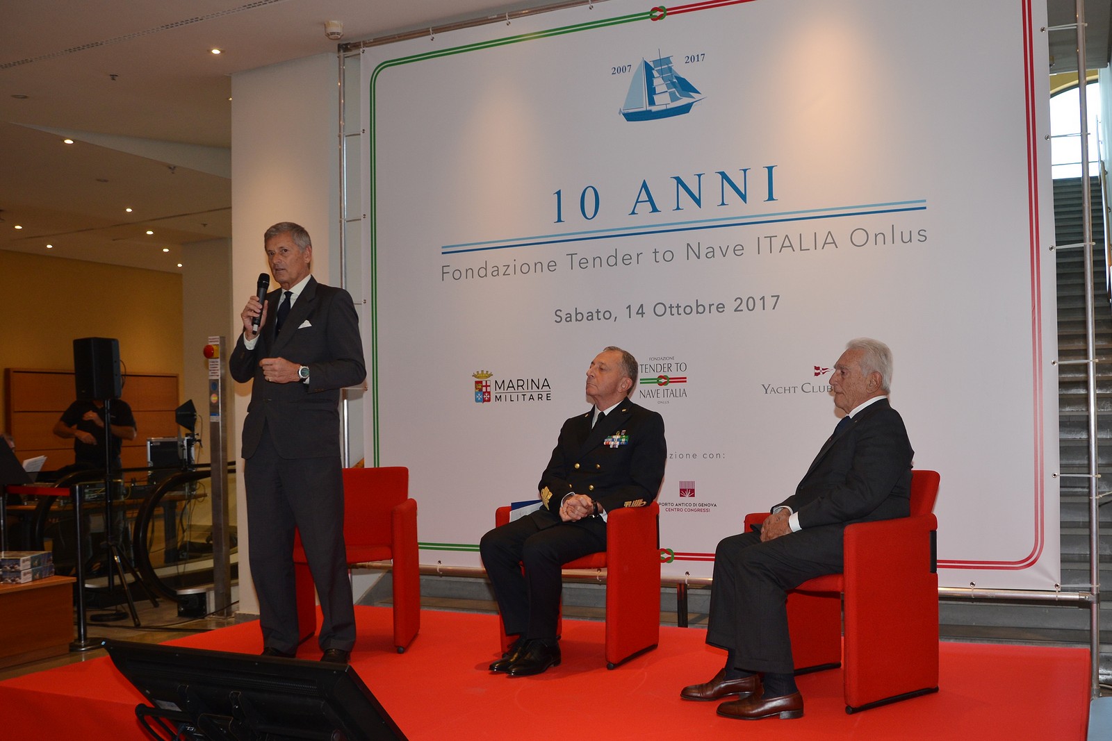 Un momento della cerimonia per il 10° anniversario della Fondazione Tender to Nave Italia