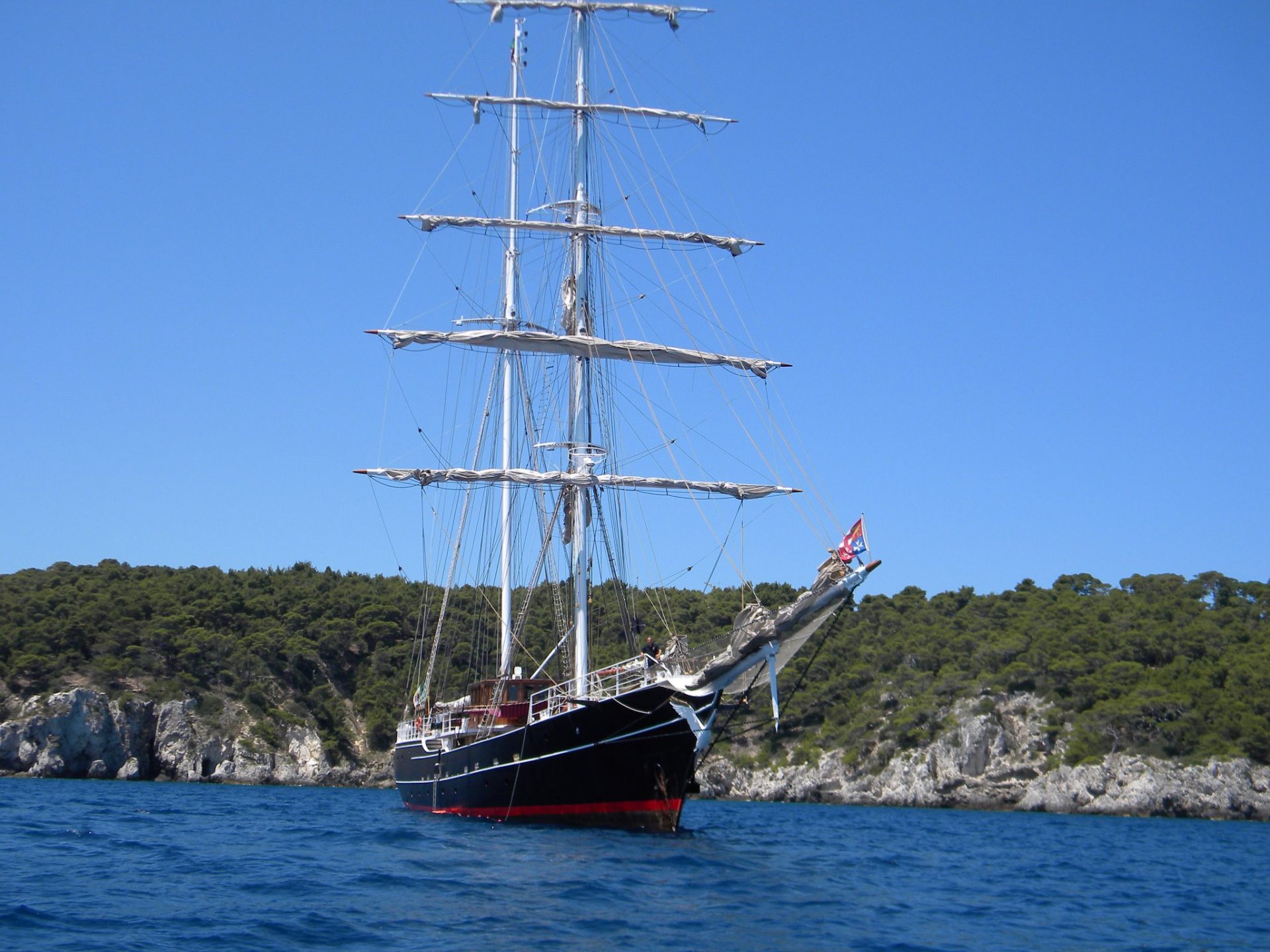 Nave Italia alla fonda