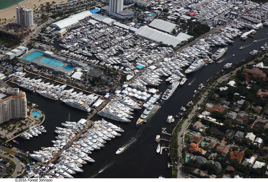 Una veduta aerea del Fort Lauderdale International Boat Show 2017