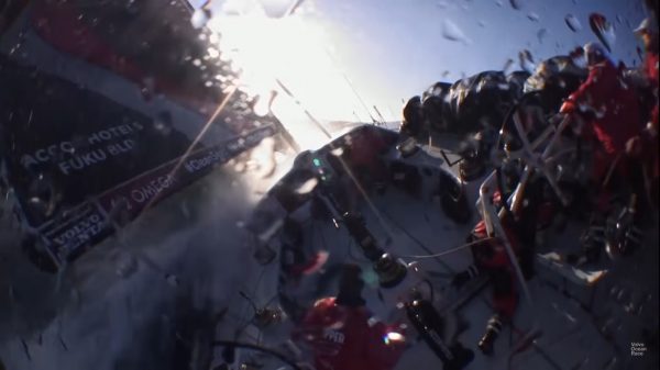 Straorza nell'Oceano a 30 nodi durante la Volvo Ocean race