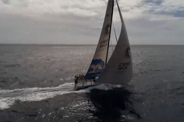 La Volvo Ocean Race verso Città del Capo. Nella foto Turn the Tixe On Plastic