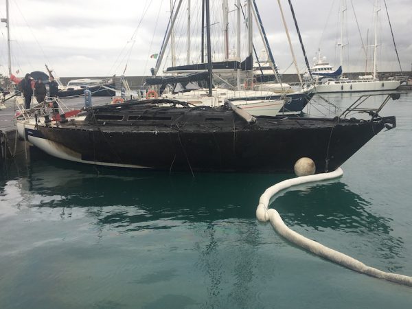 Incendio alla Fiera di Genova, 4 yacht bruciati: ecco quali – Foto e video esclusivi