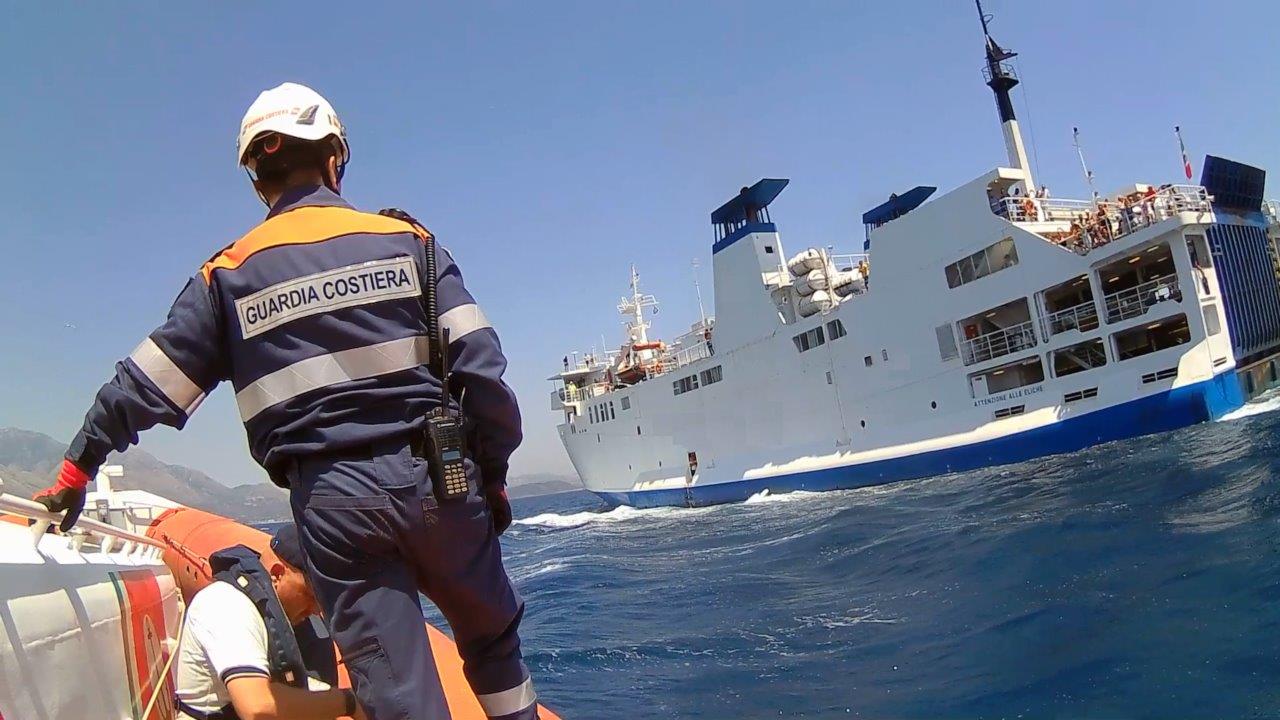 Controlli della Guardia Costiera a bordo delle navi italiane ed estere