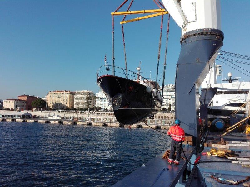 Il Riva Caravelle pronto per essere imbarcato su una nave