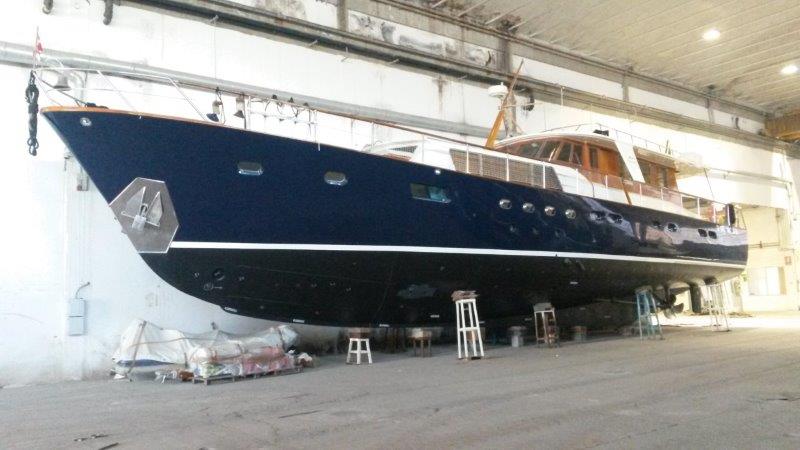 Il Riva Caravelle pronto per il trasferimento a Nizza, dove è stato imbarcato su una nave