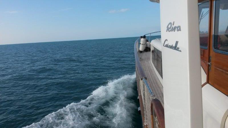 Il Riva Caravelle naviga verso Nizza, dove è stato imbarcato su una nave