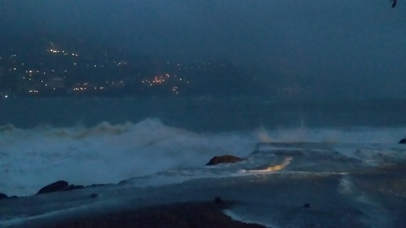 Mareggiata vicino a Rapallo: continua l'emergenza maltempo nel Levante ligure
