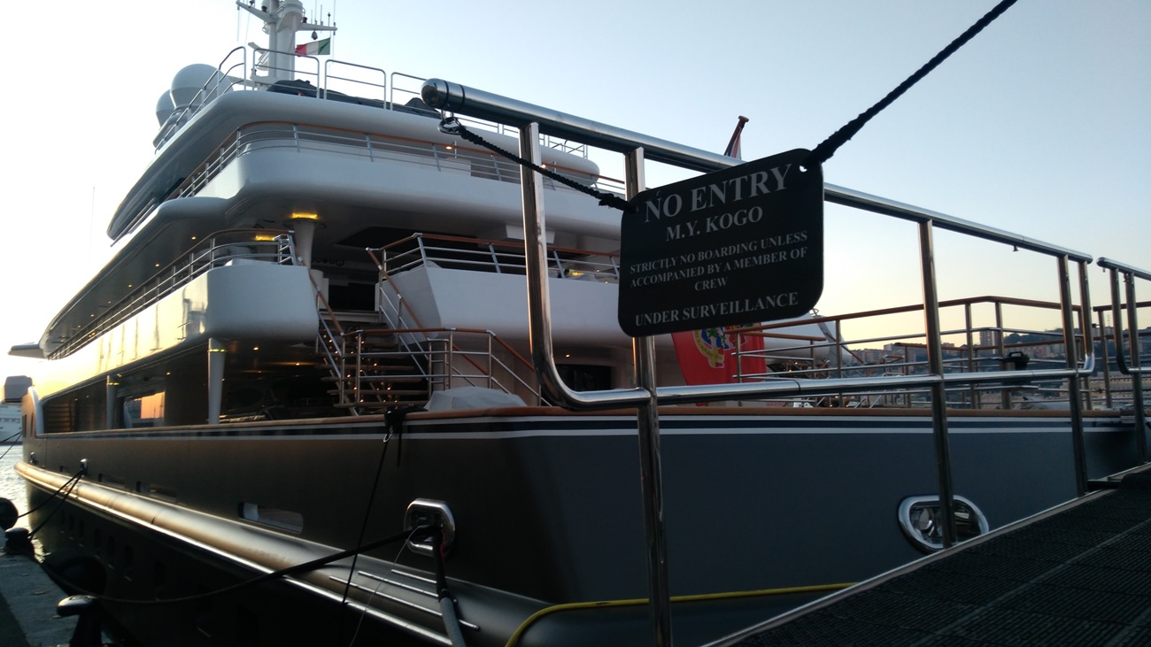 Megayacht Kogo in zona Porto Antico