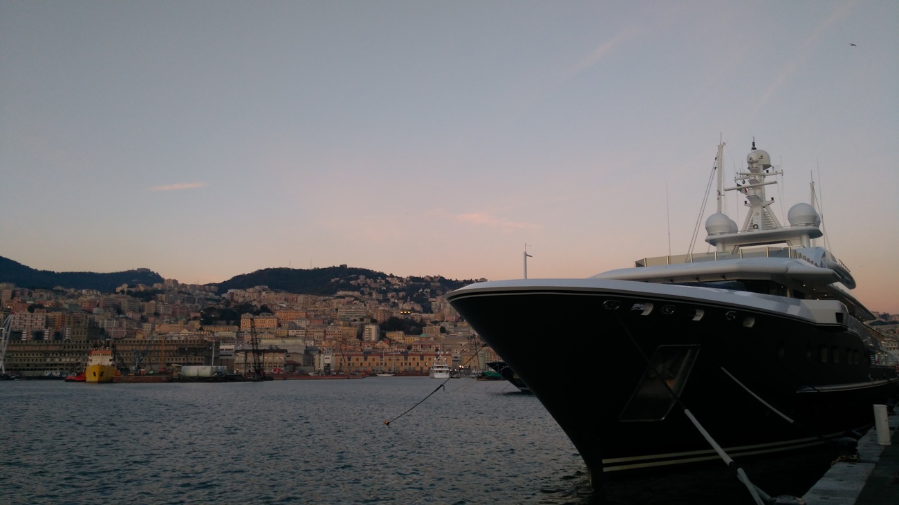 Megayacht Kogo a Genova in zona Porto Antico