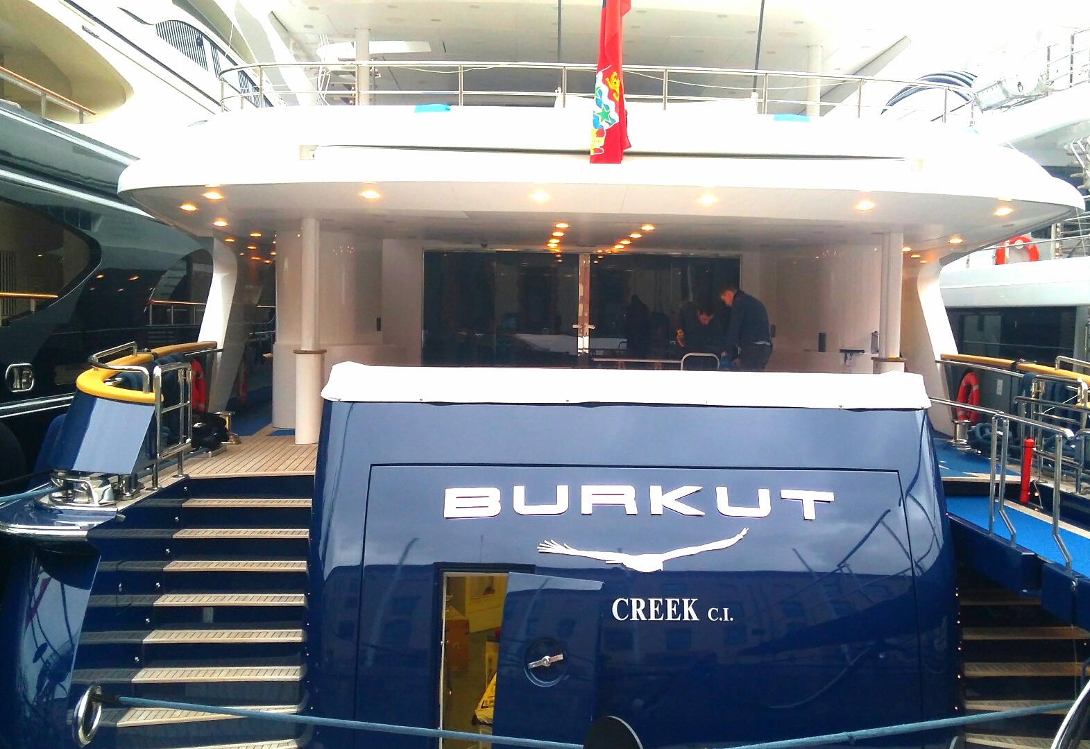 Foto esclusive del megayacht Burkut