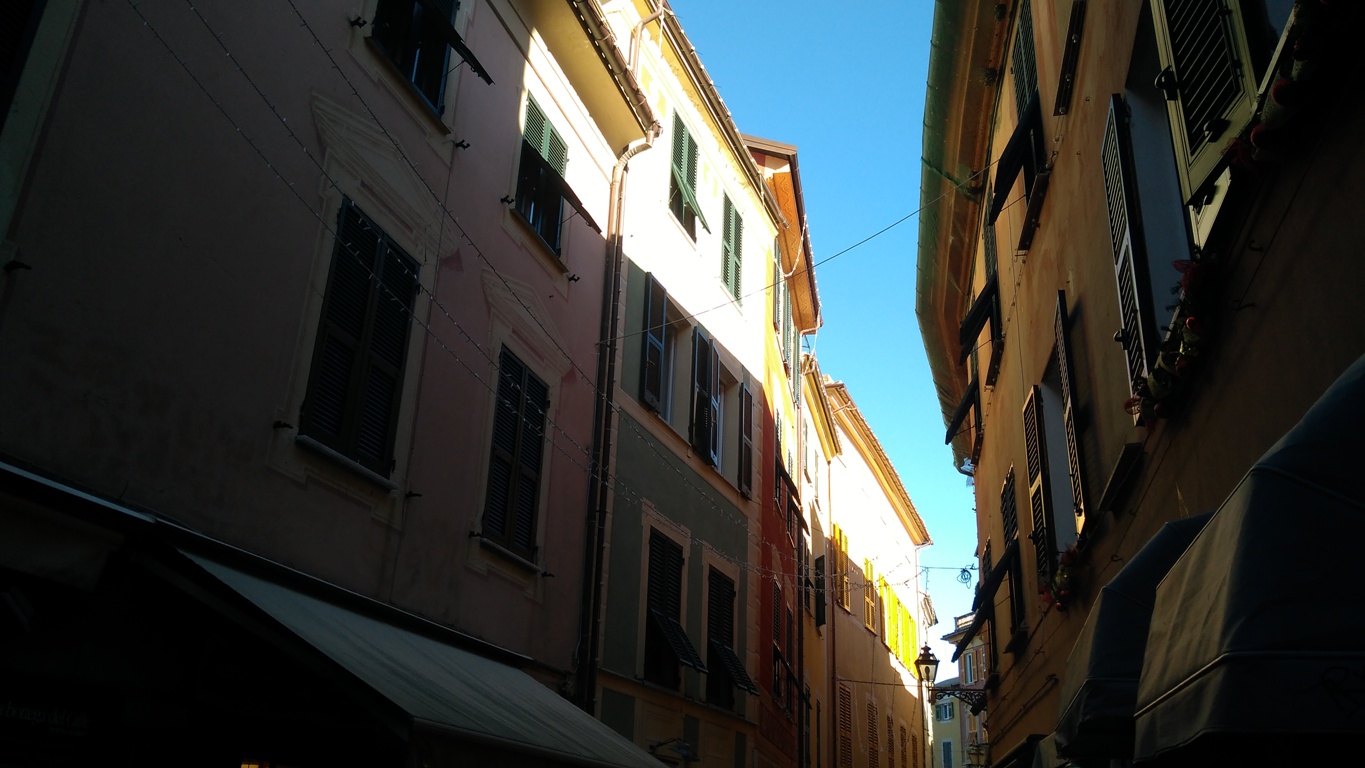 Passeggiata a Sestri Levante tra i caruggi
