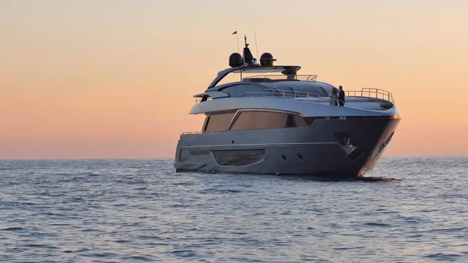 Il Riva 100 Corsaro che parteciperà al Dubai International Boat Show 2018