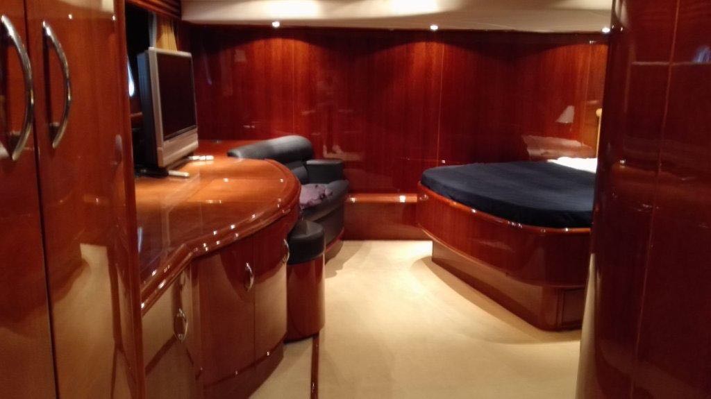 Elite yacht group - mega yacht - lavori interni in ciliego rovere mogano pregiati ed eleganti