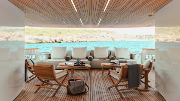 “Stile a bordo”: un libro per conoscere l’euritmia del cantiere Sanlorenzo – FOTOGALLERY