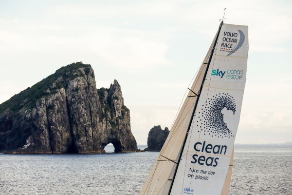 Turn the Tide On Plastic in navigazione durante la sesta tappa della Volvo Ocean Race 2018. #CleanSeas