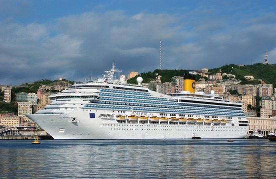 Costa Fortuna ormeggiata a Genova