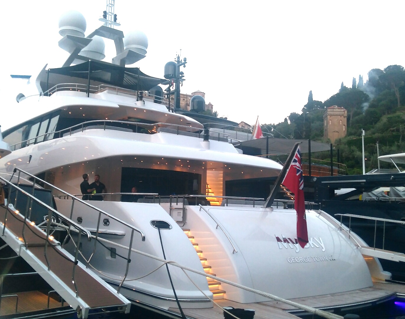 Le foto esclusive del megayacht MySky