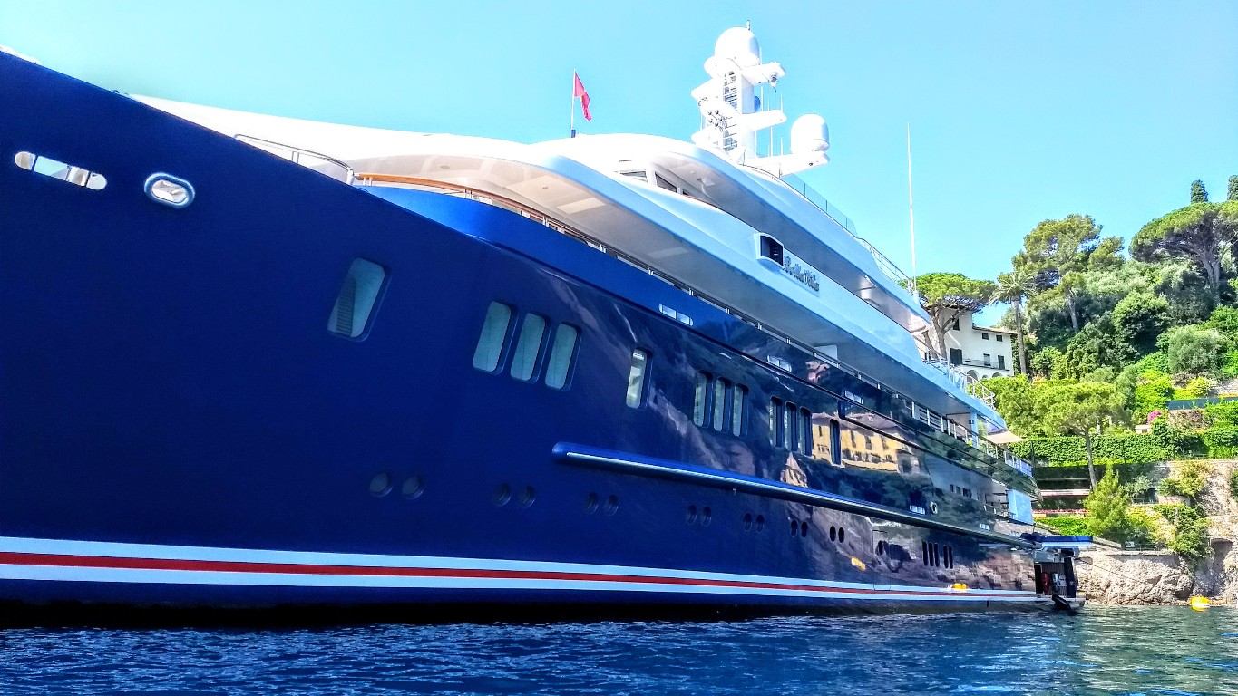 Foto laterale del megayacht Bella Vita